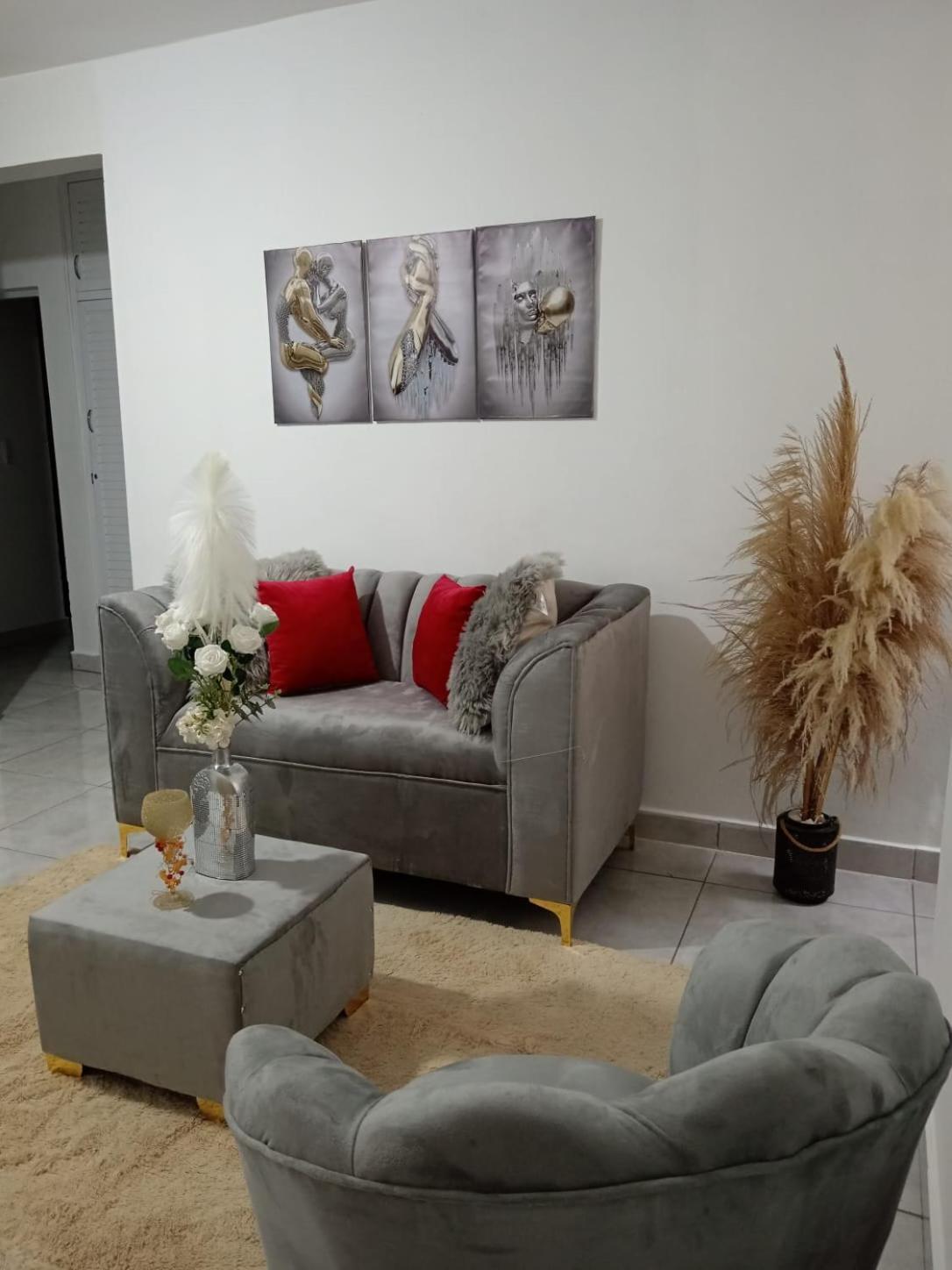 Apartamentos De 1 2 Y 3 Habitaciones 산티아고 데 로스 카바예로스 외부 사진