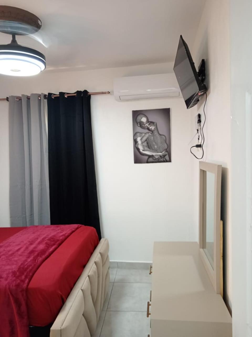 Apartamentos De 1 2 Y 3 Habitaciones 산티아고 데 로스 카바예로스 외부 사진