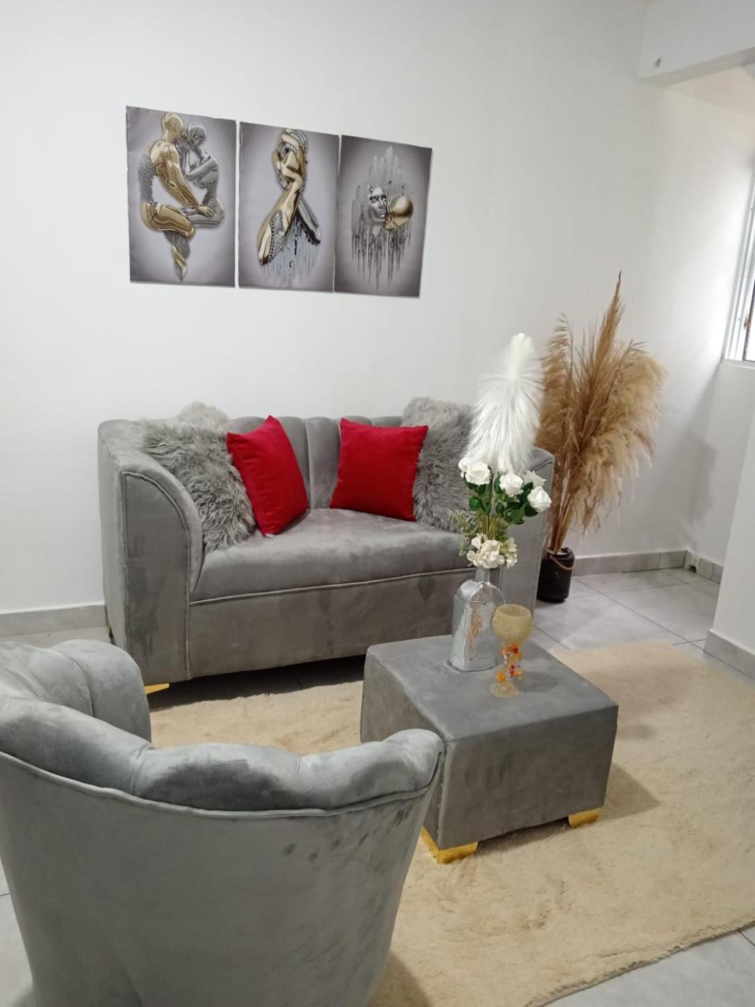 Apartamentos De 1 2 Y 3 Habitaciones 산티아고 데 로스 카바예로스 외부 사진
