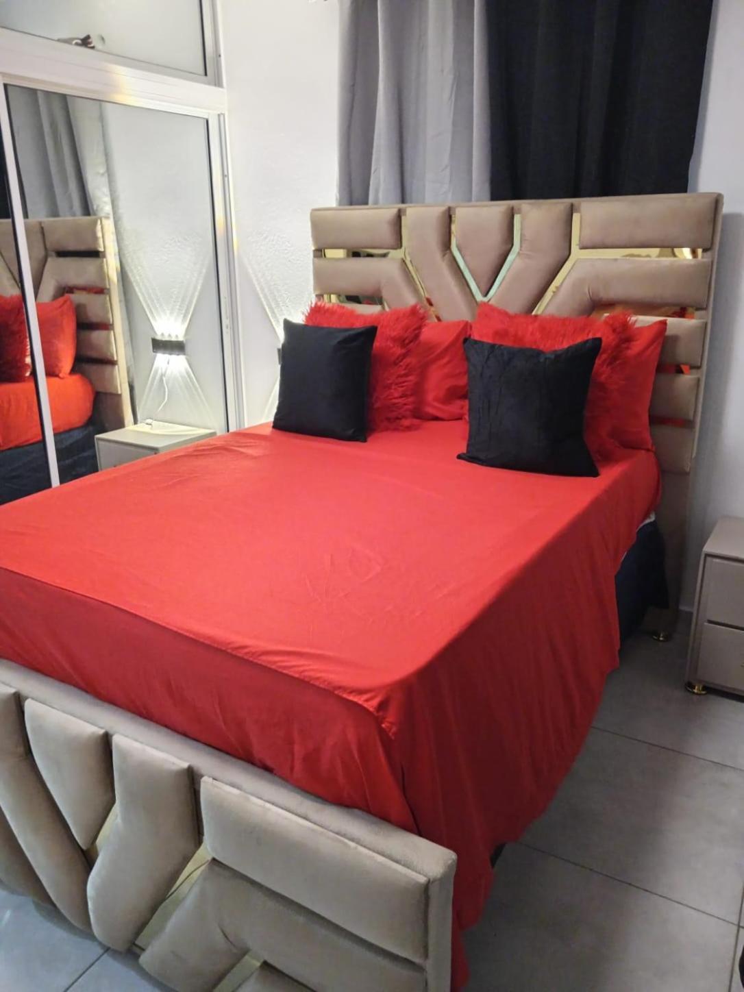 Apartamentos De 1 2 Y 3 Habitaciones 산티아고 데 로스 카바예로스 외부 사진