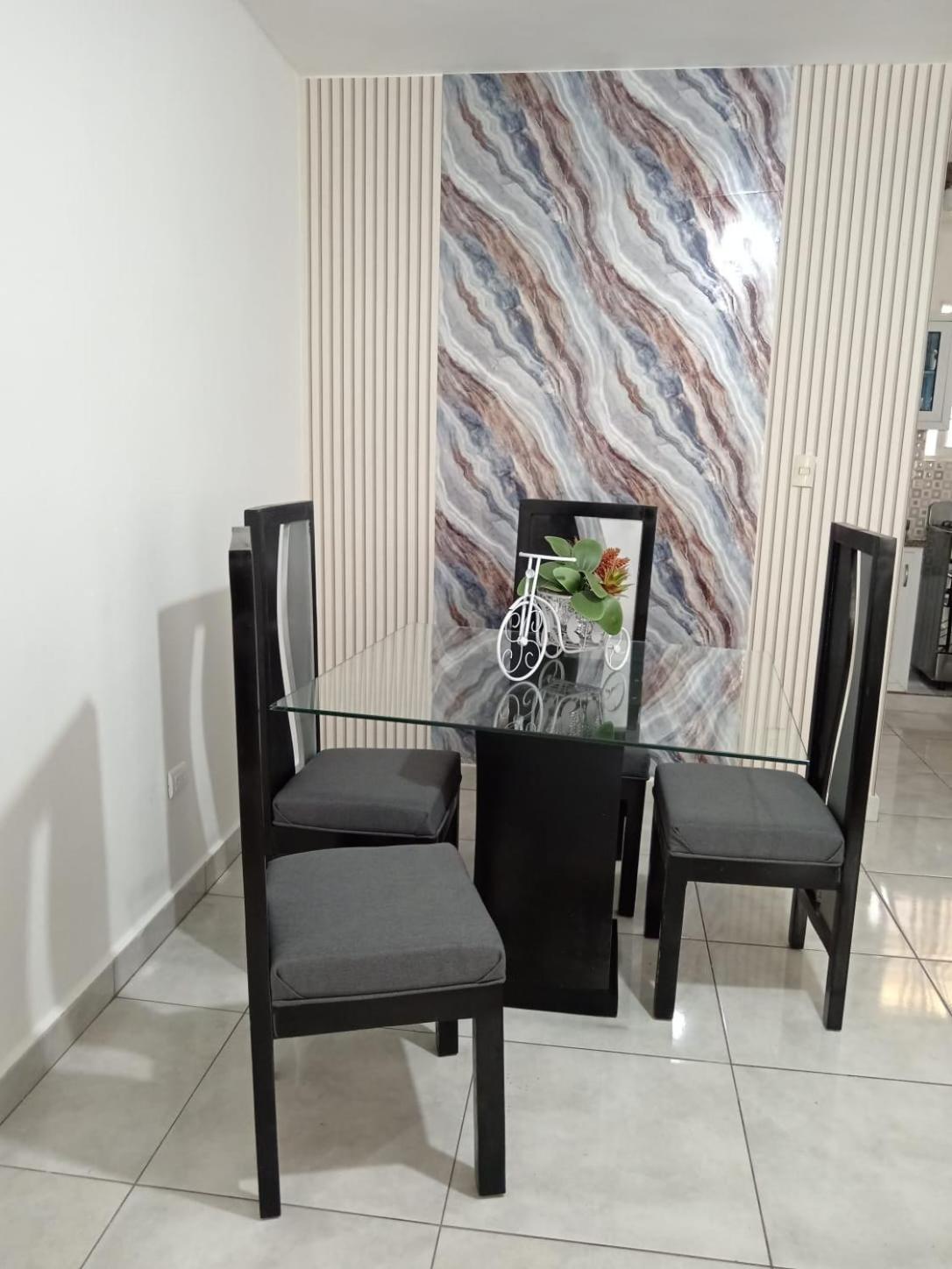 Apartamentos De 1 2 Y 3 Habitaciones 산티아고 데 로스 카바예로스 외부 사진